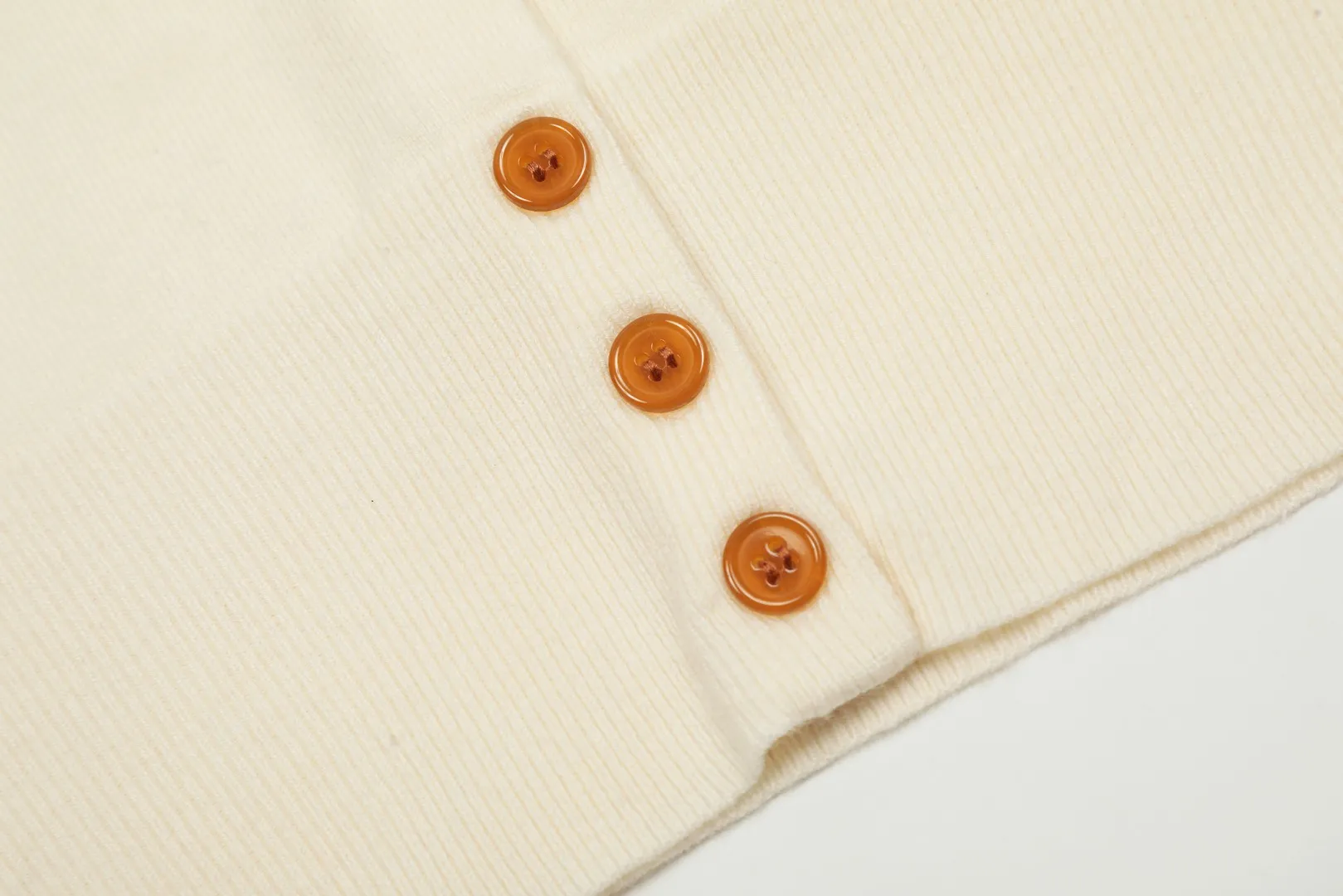 vivienne west wood Vivienne Saturn Classic Knitted Sweater Wool Cardigan 2023FW Latest Model Exclusive and Highest Quality on the Whole Network Order with Confidence - 🧩15% Merino Cotton Wool 85% Wool Blended 🧩Correct Italian 🇮🇹100% Wool Washed Wheat Logo 🧩Original Purchase True Model Opening 🧩Original Purchase Records and Comparison Charts Can Be Provided Order with Confidence 🧩Customized laser translucent buttons, the texture is clean and clear, completely restored 🧩Instant sale of all Taobao 300+ versions. Purchasing quality, full of quality, definitely not a copywriter, a real good product, the actual product is far beyond the budget. Size: S -M- L Color: black, cream apricot, coffee, gray, fluorescent green, blue